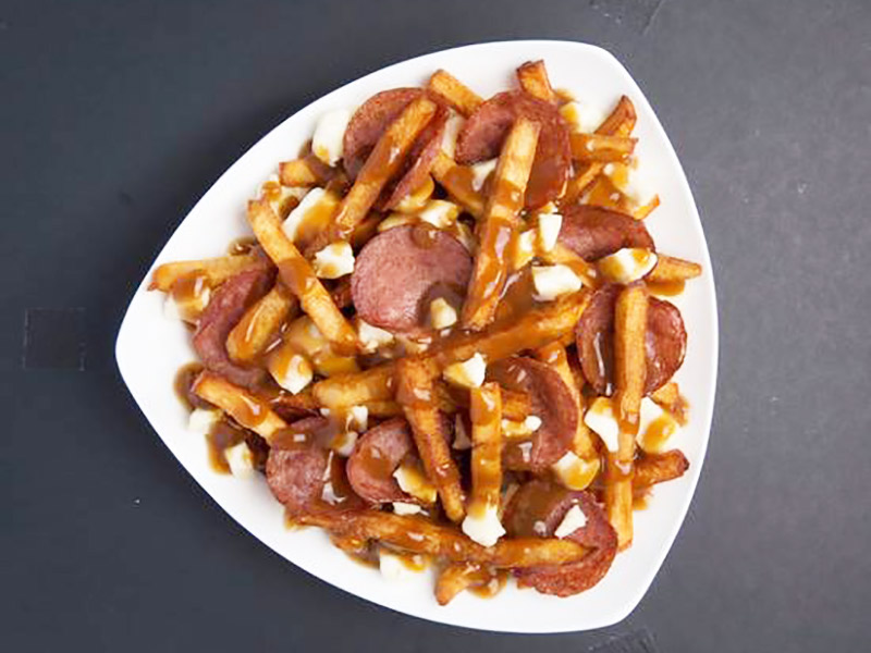 Pepperoni poutine
